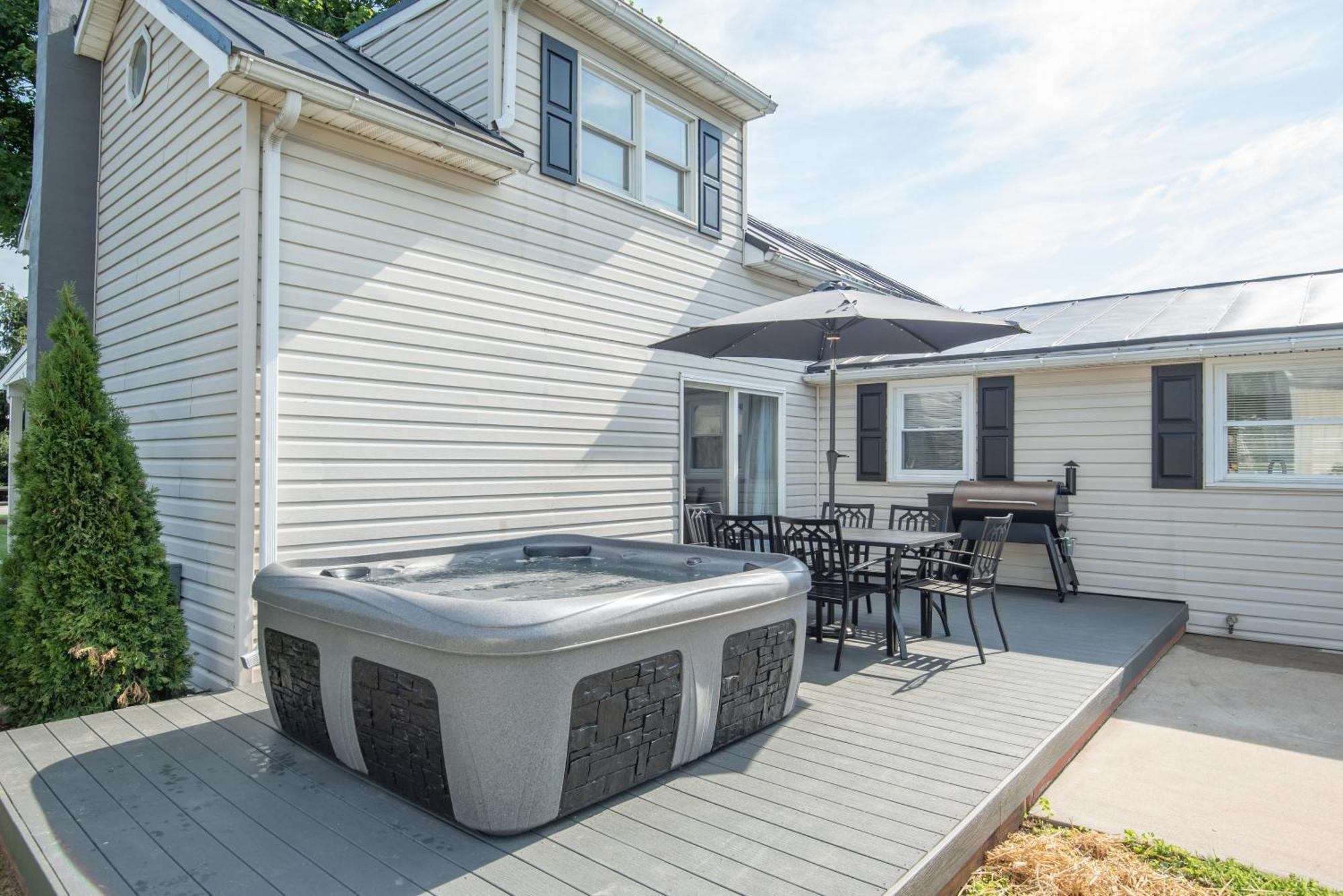 Nature Haven Pond,pool And Hot Tub Holiday home *